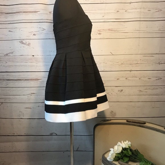 Black and White Strapless Dress - Picture 4 of 6